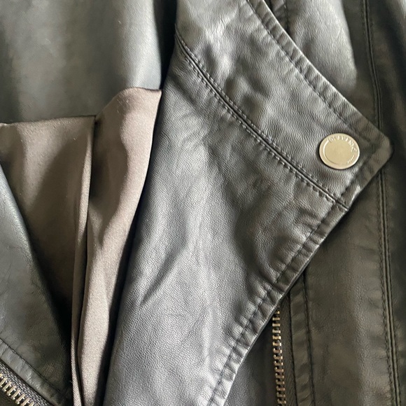 Blank NYC black faux leather jacket size small - Picture 3 of 5